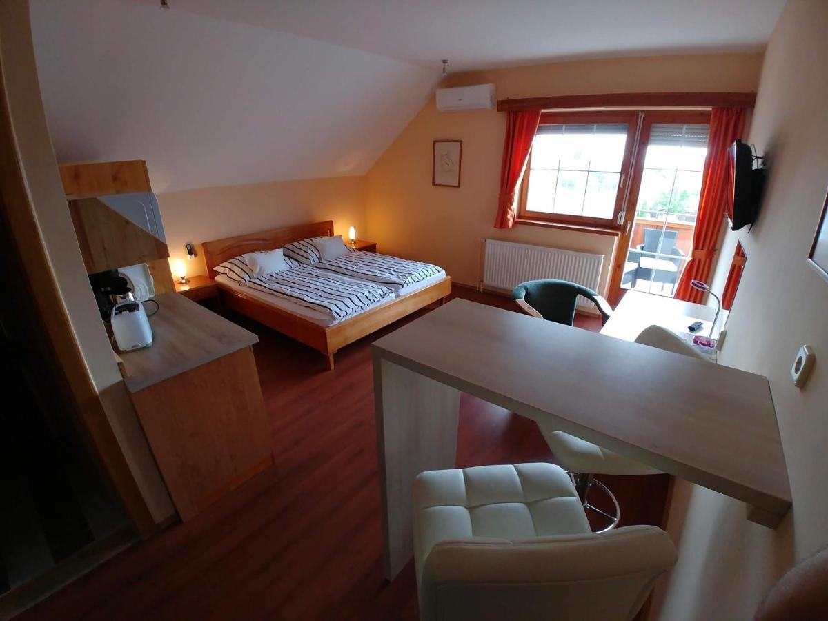 Ciklamen Apartman Gyenesdiás エクステリア 写真