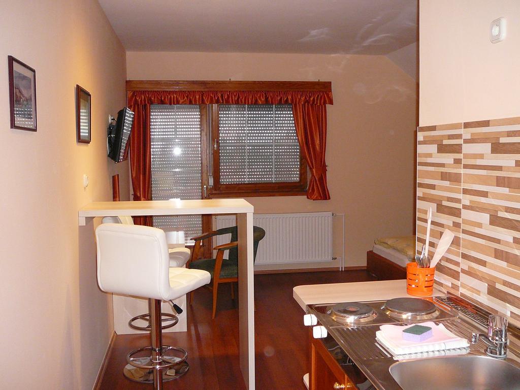 Ciklamen Apartman Gyenesdiás エクステリア 写真