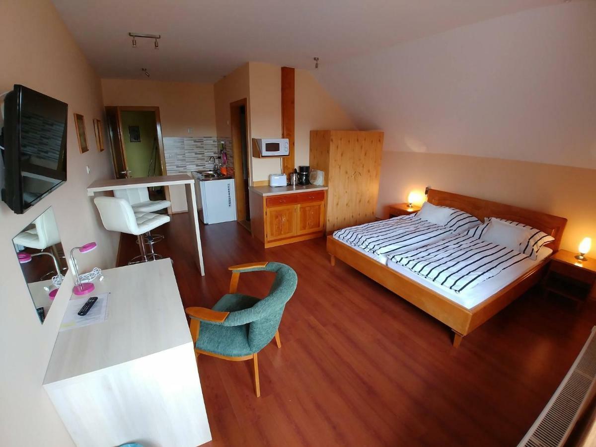 Ciklamen Apartman Gyenesdiás エクステリア 写真